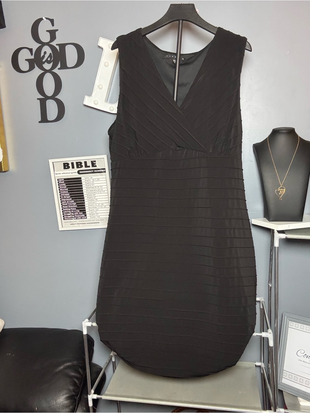 Sleeveless Black V-Neck Bandage Sheath Dress